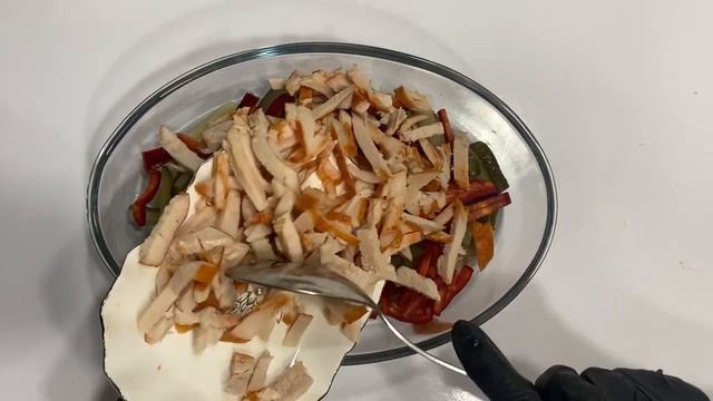 Салат с  фасолью и копчёной куриной грудкой!!!