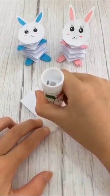 Как сделать прыгающего зайчика из бумаги