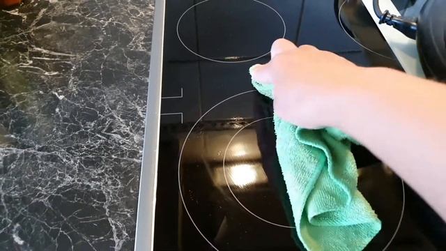 У меня сегодня чебуреки/засолка огурцов/хорошее средство, чистит чисто #жизньвгермании #моибудни