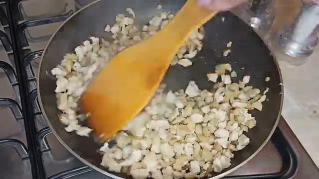 Шампиньоны фаршированные курицей и сыром пошаговый рецепт