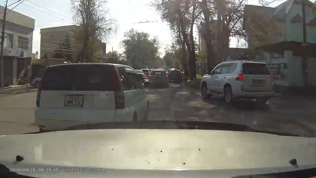 "Чёткий пацан" приехал в город или езда по аульски