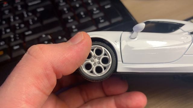 Обзор модели Alfa Romeo 4c в масштабе 1/24 от Motormax
