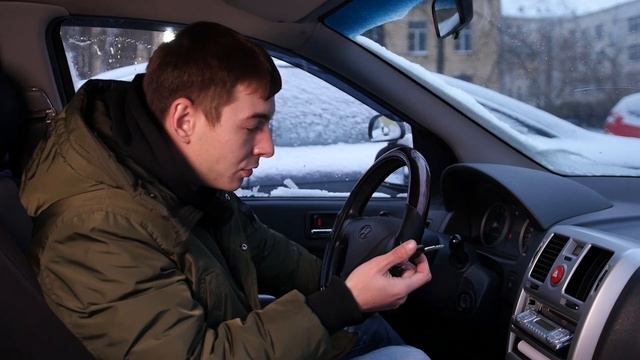 Заблокировался руль и ключ в замке зажигания не поворачивается.  Как завести машину? что делать?