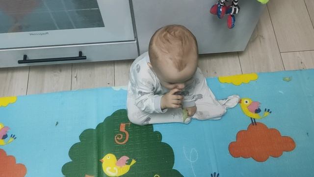 Валера ест капусту.mp4
