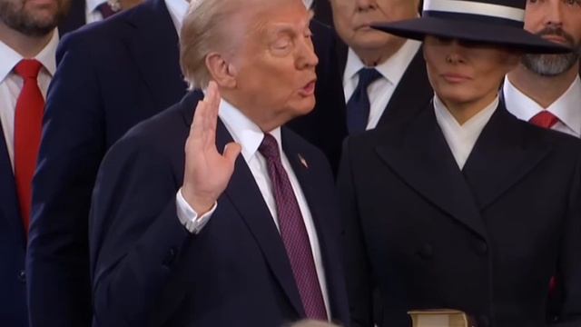 Дональд Трамп официально стал президентом США. В ближайшее время он установит, что есть всего два...