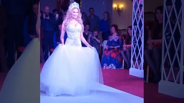 Евгения Гусева (Феофилактова) на показе модельера Галии Ахматовой