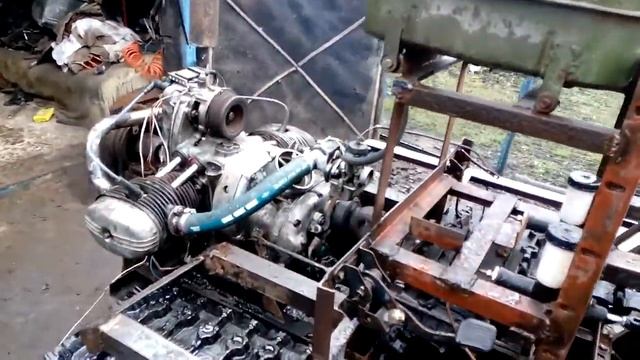 Самодельный гусеничный минитрактор.Первый пуск.