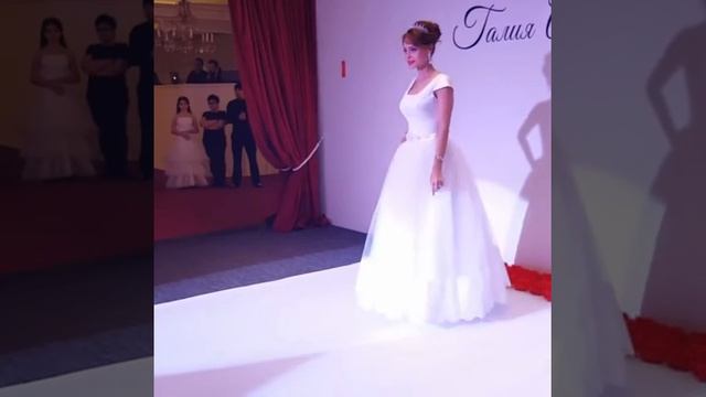 Анна Калашникова на показе Галии Ахматовой