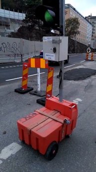 臨時交通信號 temporary traffic signals