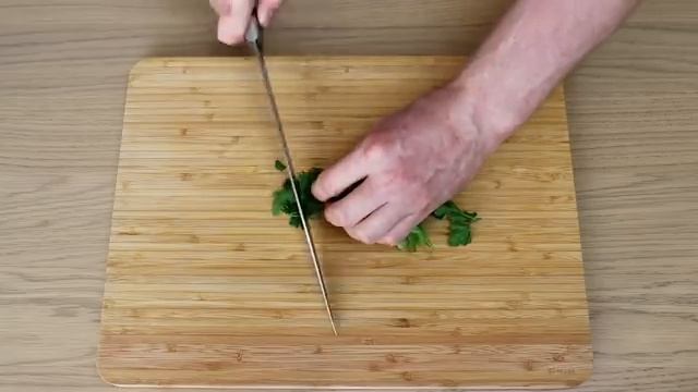 Капустный салат с яблоком и черносливом пошаговый рецепт