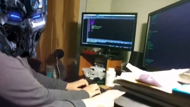 Триборг ведёт атаку на пентагон ютуба, со своими триборгами