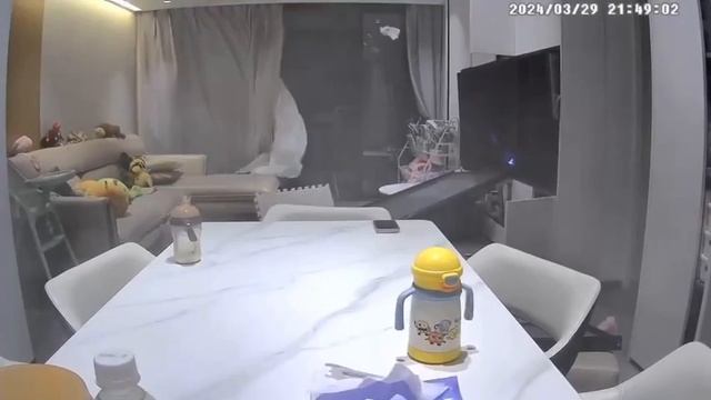 В_Китае_в_новостройке_сильный_ветер_выбил_окна