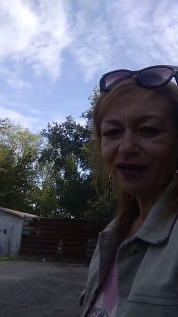 Перед покатушками у гаража и там рыжий кот
