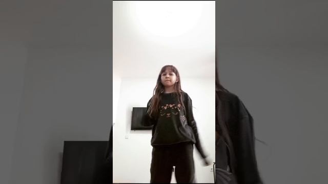 Вернула танцы