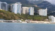 Новостройки Ялты берег "Зазеркалье" пляж дельфин