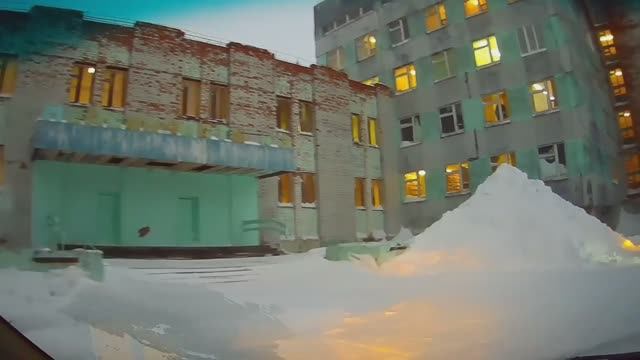 Работаю лопатой