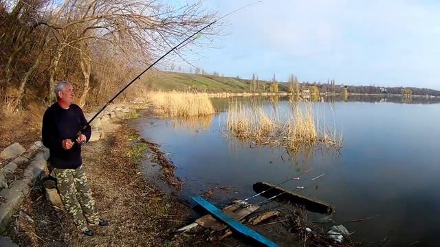 Ловля КАРАСЯ в апреле // Карась на кормушки // Отличный клев / РЫБАЛКА 2020
