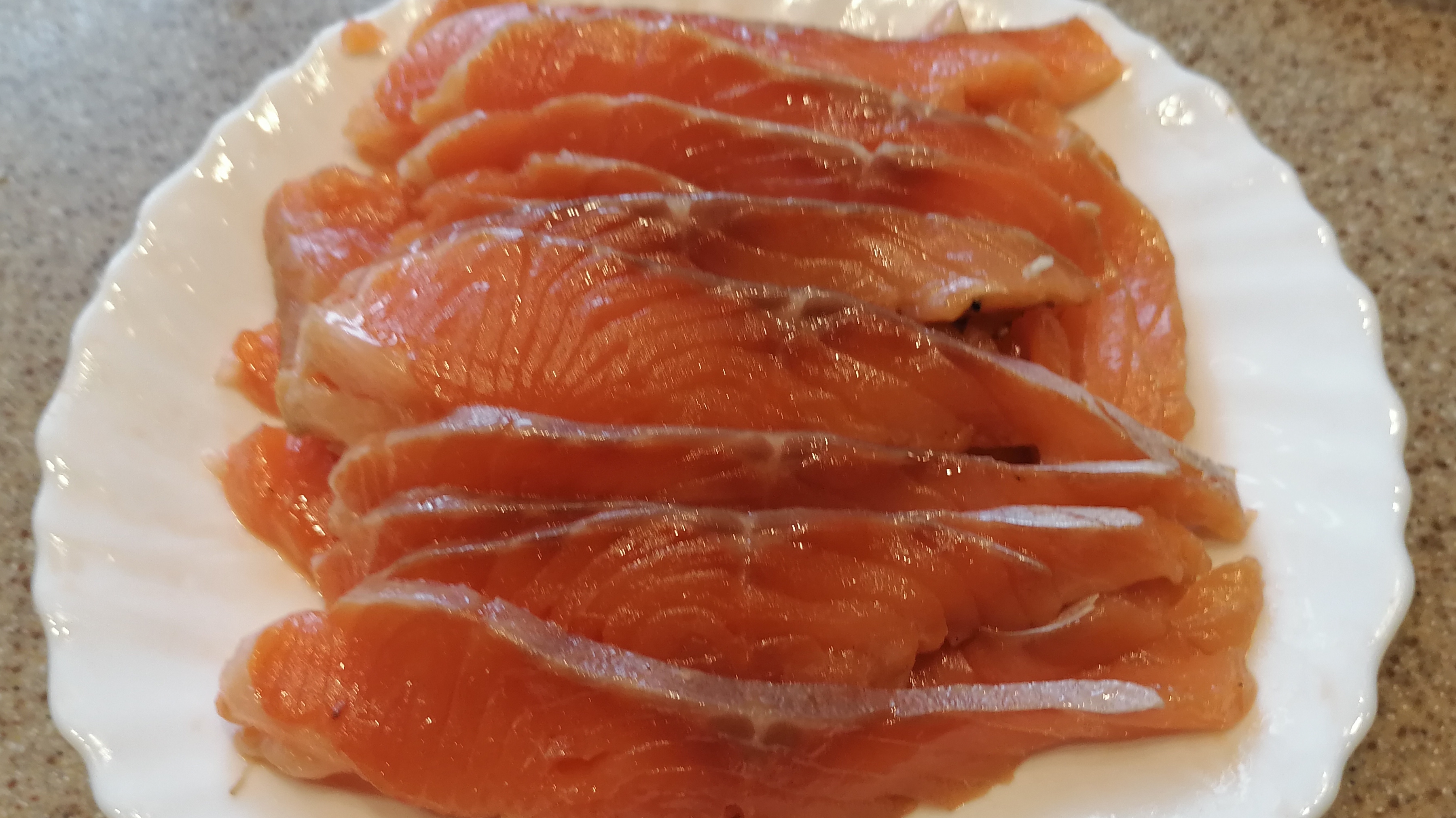 Как солить красную рыбу в домашних условиях вкусно и быстро - рецепт.