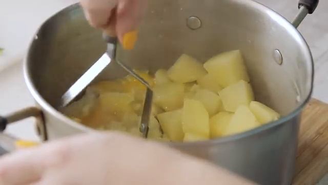 Котлеты картофельные с грибной подливкой пошаговый рецепт