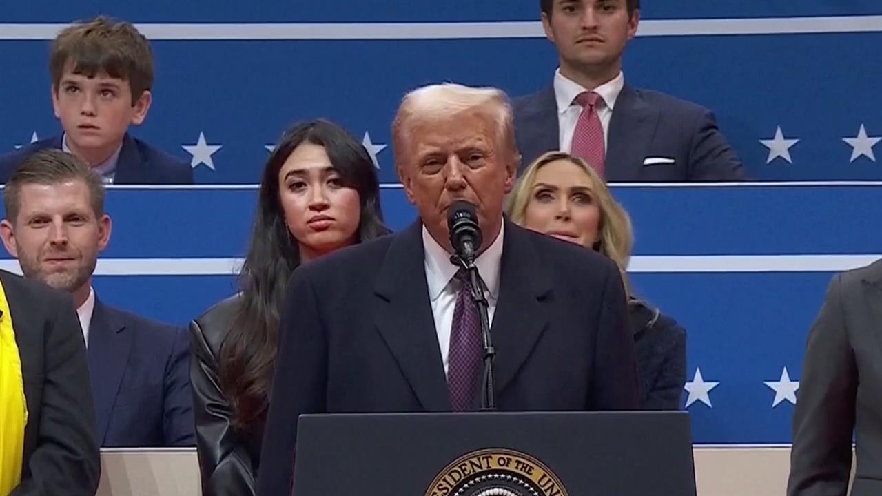 Отменил указы Байдена, вышел из ВОЗ и порассуждал о встрече с Путиным: 1-й день президентства Трампа