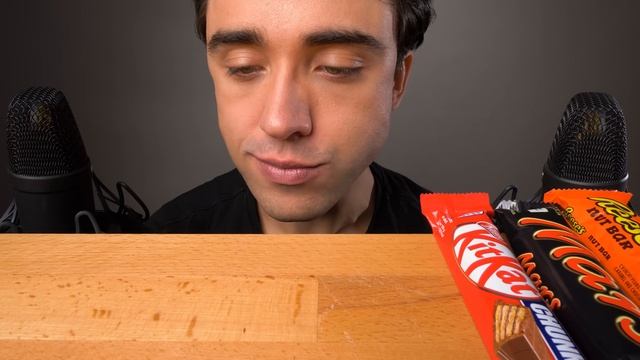 Звуки поедания ШОКОЛАДНЫХ БАТОНЧИКОВ ASMR (HERSHEY'S, SNICKERS, KITKAT, TWIX, KINDER, MARS, LION)