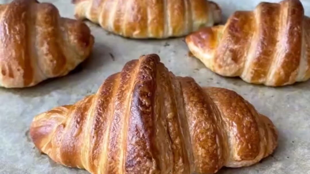 Рецепт круассаны 🥐из слоёного теста.