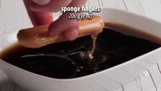 Do you have 2 bananas and sponge fingers? Discover the simplest cake without baking