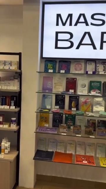 SAVIOR. Мебель в магазин косметики по дизайн проекту.