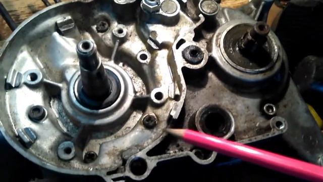 Yamaha DT50mx  engine splitting -  using crankcase splitting tool