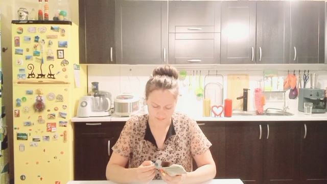 ЦАРИЦА КУСАЕТ ЛОКТИ?