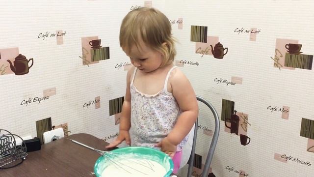 Когда осталась одна дома, включила музыку и понеслась... готовить