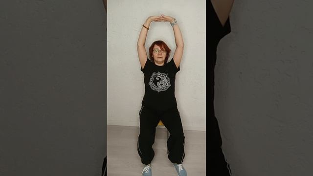 Выпрямляем спину за компьютером: упражнения для осанки