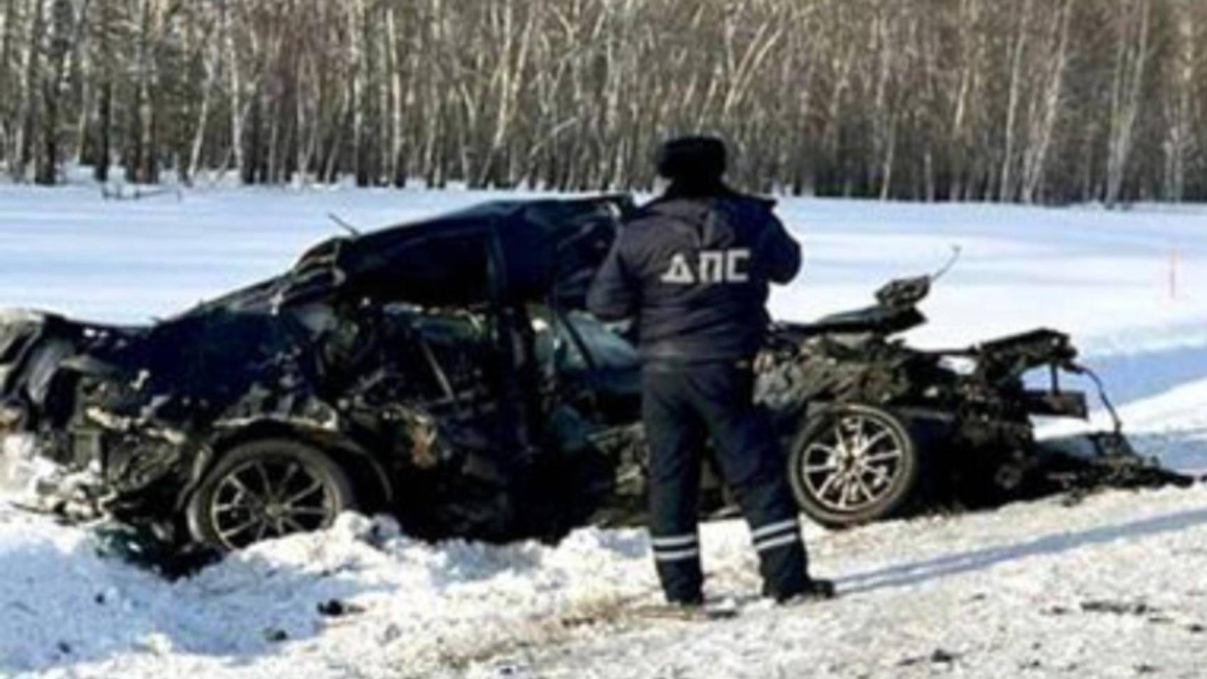 Последние секунды перед столкновением Mazda и грузовика под Новосибирском