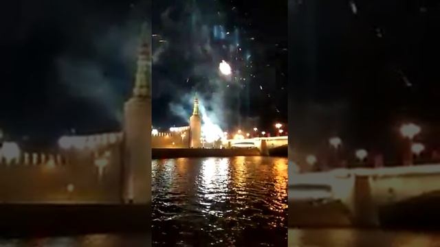 Салют в красный площадь