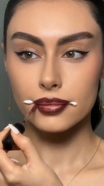 Как идеально накрасить губы