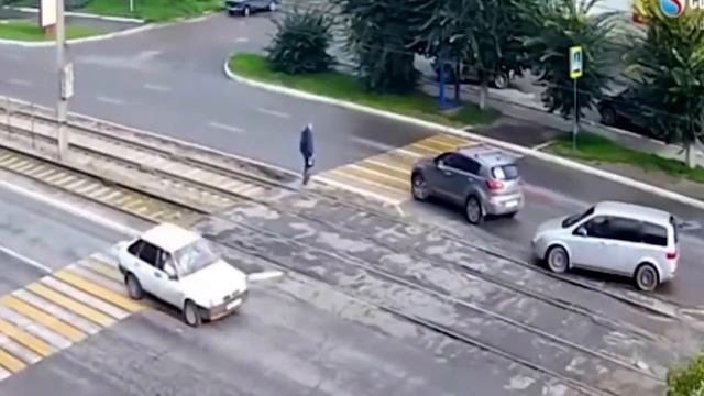 Пешеход, не лезь под машину!