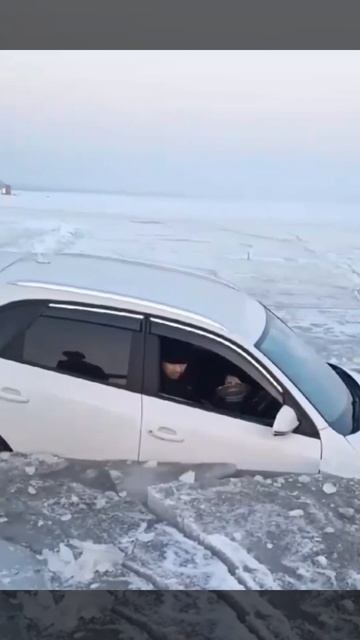«Черпай, черпай! Тонет Титаник! Хорошая была машинка, жалко»