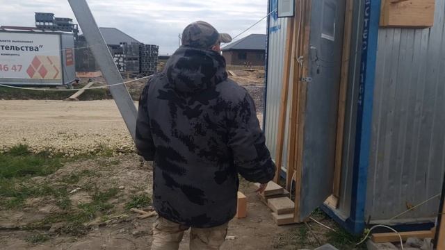 Дом из бруса естественной влажности, в пол бревна. ручная рубка.