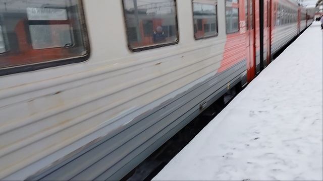 22 января 2025 г. Электропоезд ЭТ2М-064 Сообщением Шапки-Санкт-Петербург Прибывает на станцию Тосно
