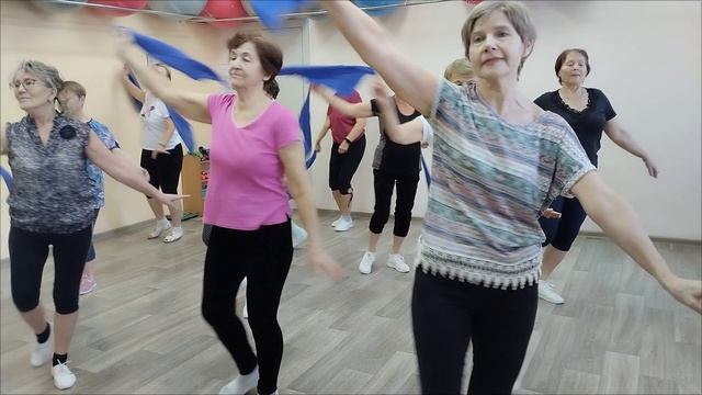 Разучивание танцевальной композиции "Синий платочек"