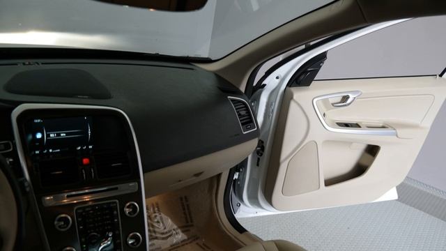 2016 Crystal White Pearl Volvo XC60 4D Sport Utility #7259A