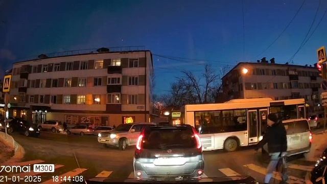 Рейсовые автобусы Южно-Сахалинска систематически нарушают правила дорожного движения
