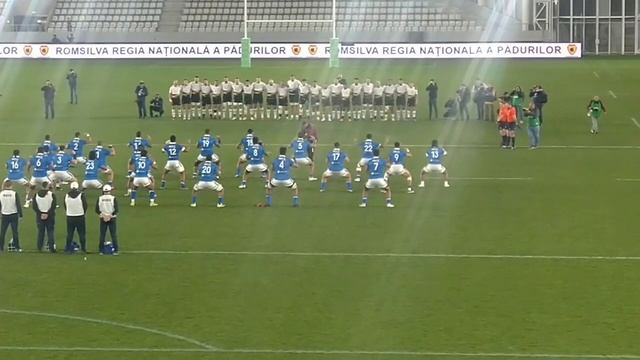 Siva Tau vs Haka (Samoa vs New Zealand) splendid moment with Maori War Dance