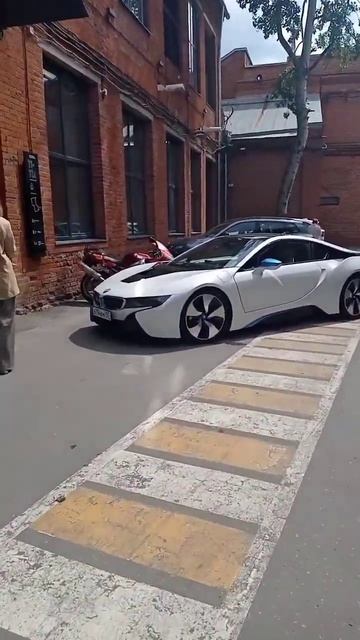 Какие машины можно увидеть в Москве BMW I8 #shrots