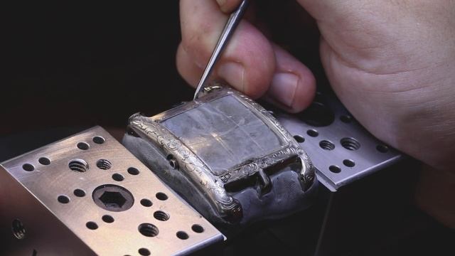 Engraving white gold Hermés