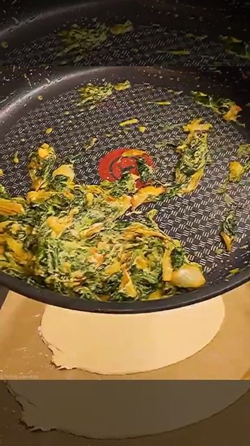 Сочный слоеный пирог с семгой, шпинатом и болгарским перцем 😍🐟 Вкусно, сытно и просто! 🙌🏻