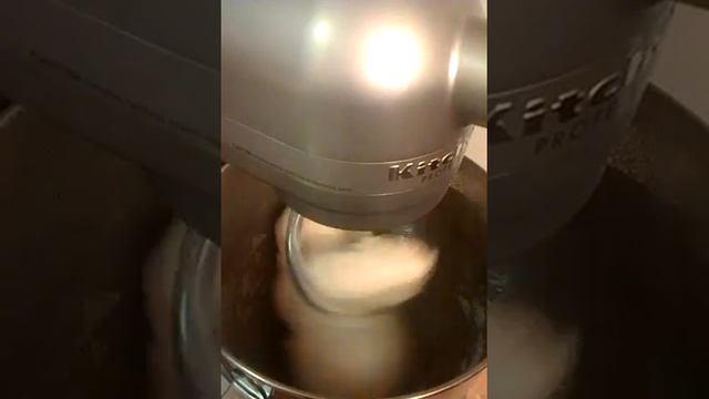 KitchenAid  Pro 600 struggles with 4 1/2 cups flour