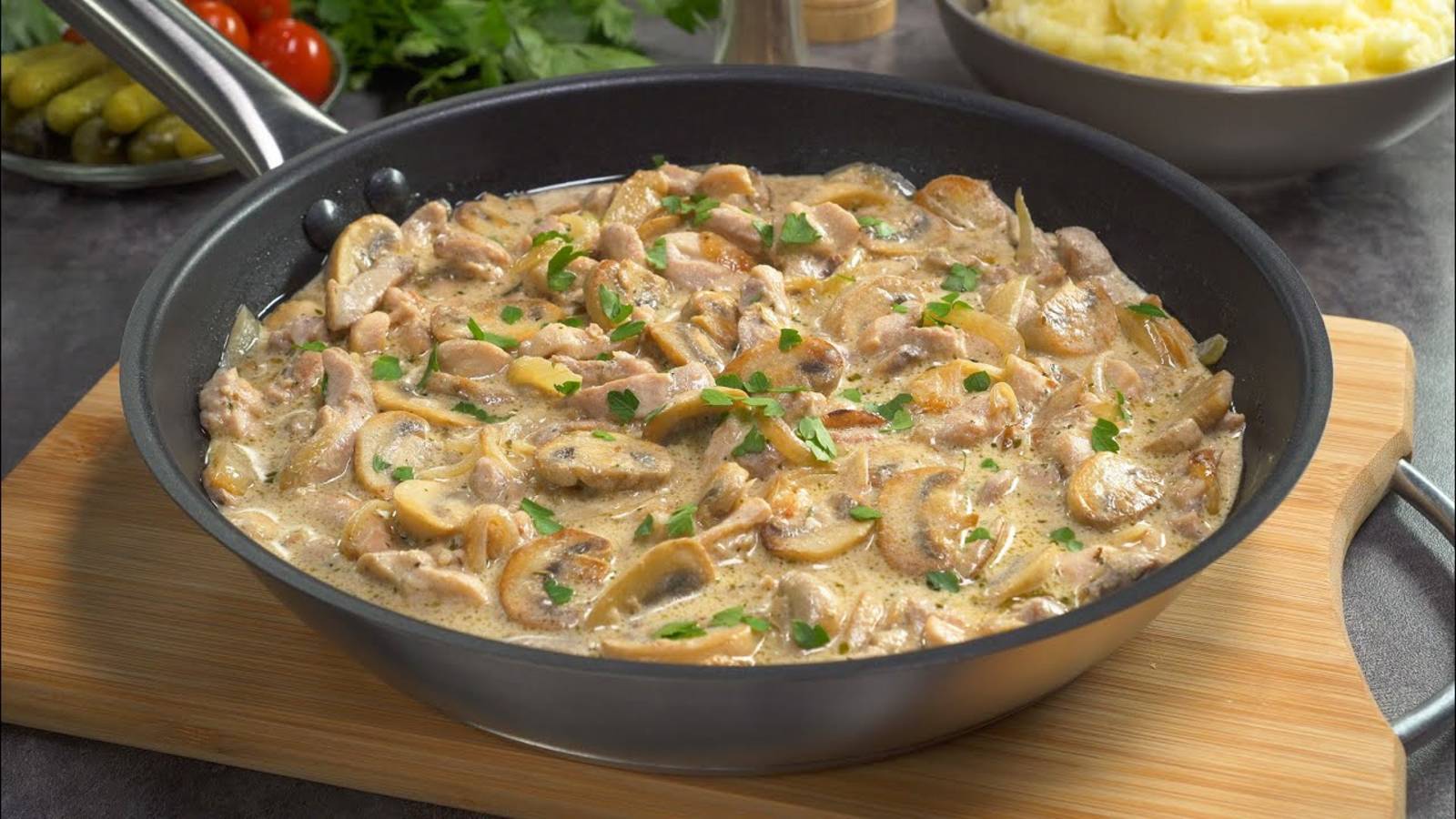 КУРИЦА ПО-СТРОГАНОВСКИ. Быстро и Вкусно! Обед или ужин за 30 минут.