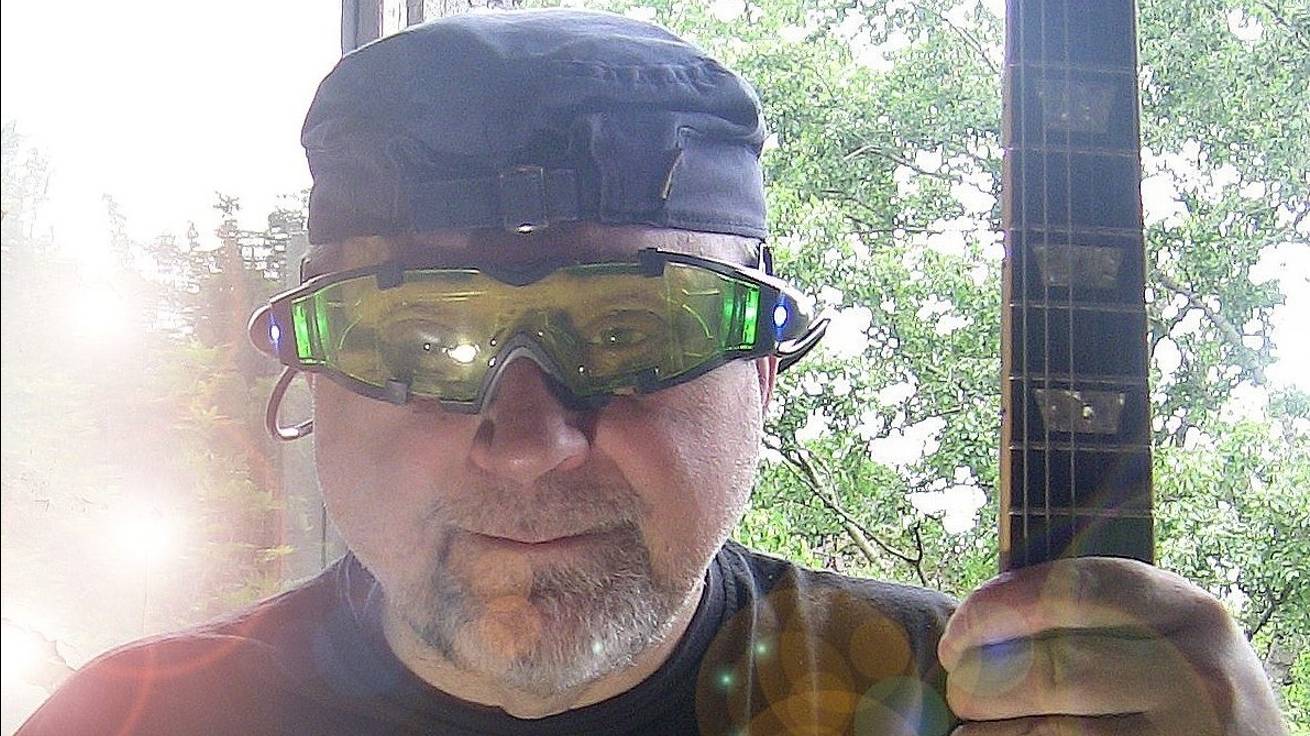 Песня _ДВИЖЕНИЕ гр. Роюочий район'' Исполнител,  композитор Владимир Дольский.