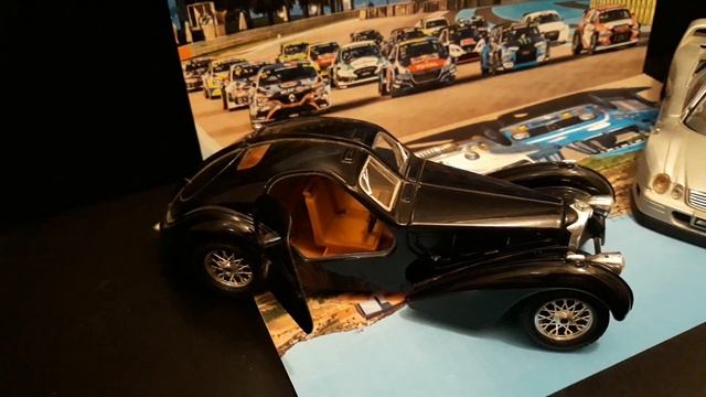 1:24 collection car DIORAMA BUGATTI ATLANTIC 1936 & MERCEDES CLK GTR